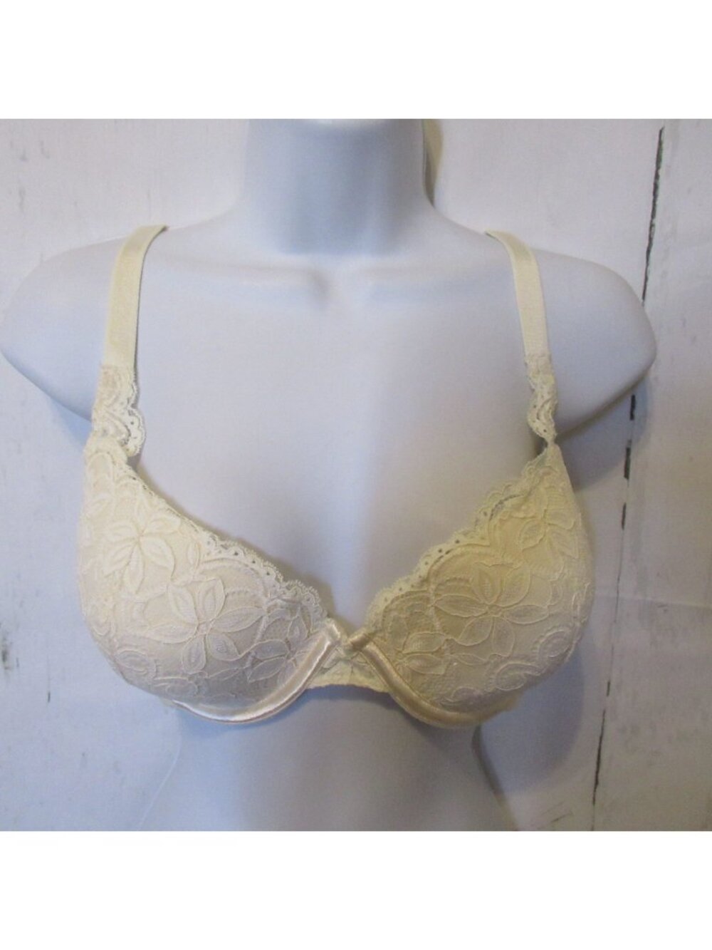 Wonder Bra 38C Cream‎ Embroidered Extravagance Push Up Plunge Padded Underwire